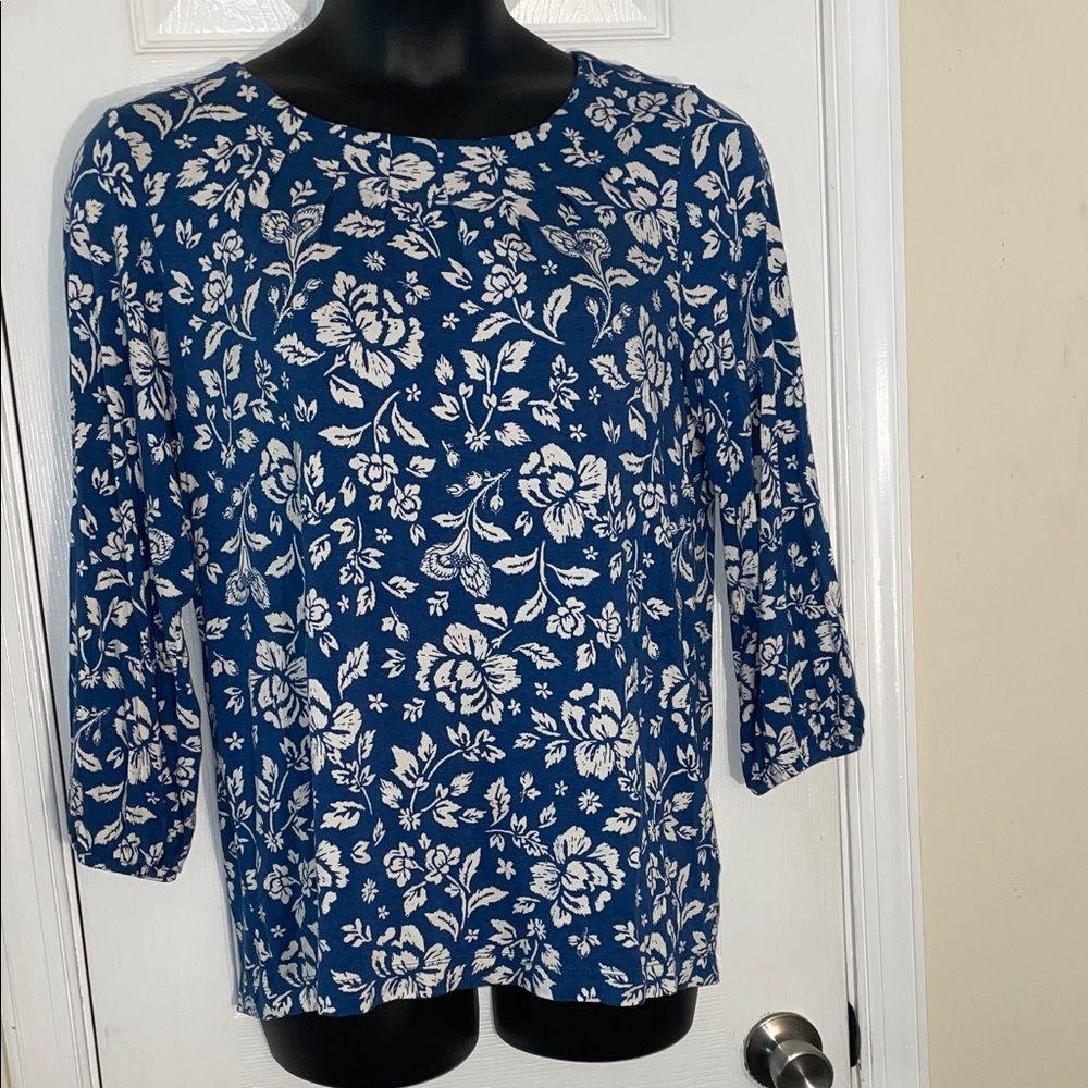 Women's Blue Floral 3/4 Sleeve Top L 24.5”X 28”